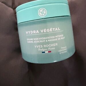 Yves Rocher Hydra Végétal Moisturizer - Aqua Blue